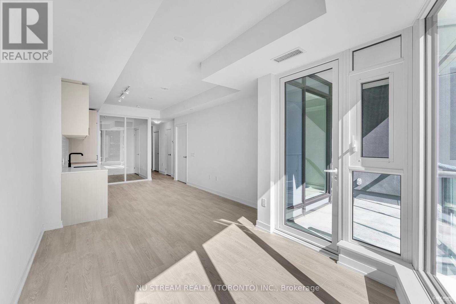 503 - 1 Kyle Lowry Road, Toronto, Ontario  M3C 0S6 - Photo 6 - C12454808