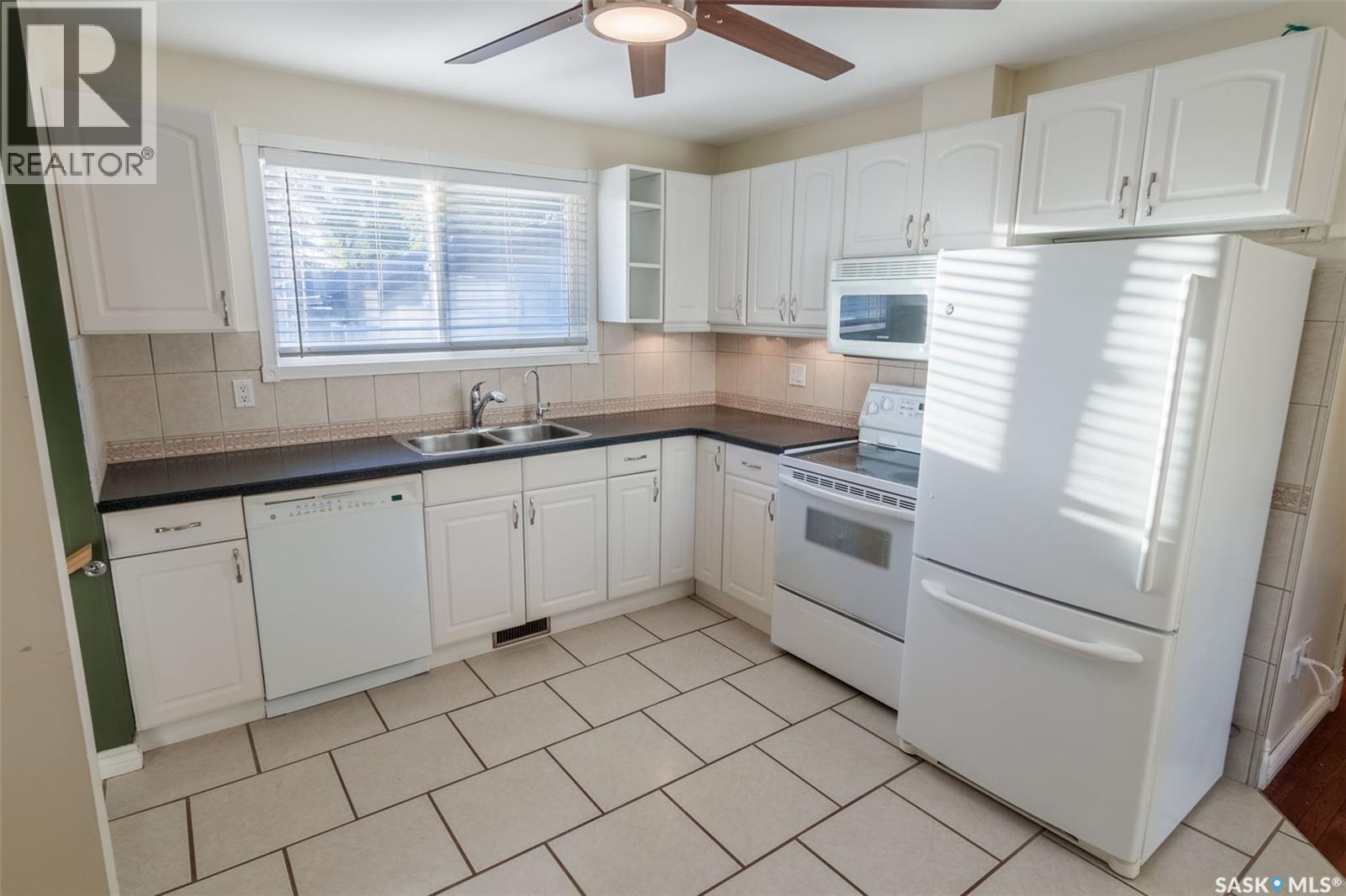 10 Mitchell Crescent, Regina, Saskatchewan  S4R 5G6 - Photo 4 - SK020493