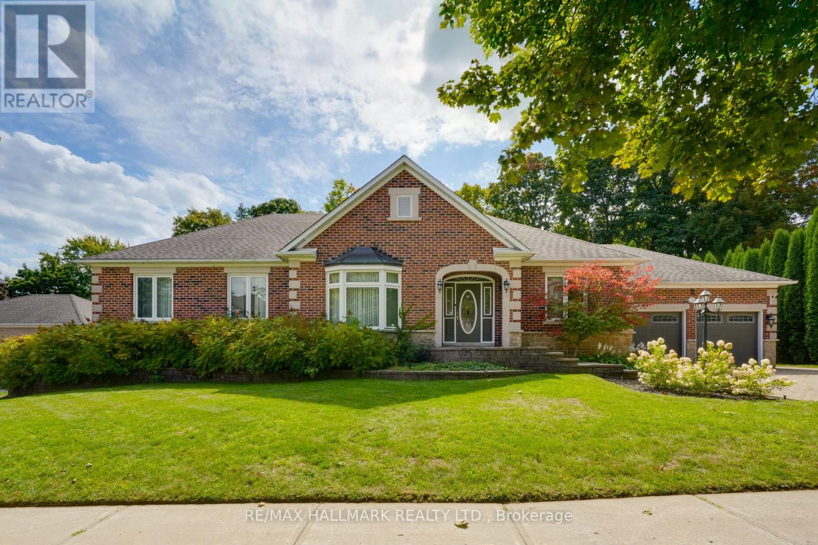 71 Willow Farm Lane, Aurora, Ontario  L4G 6K2 - Photo 1 - N12454812
