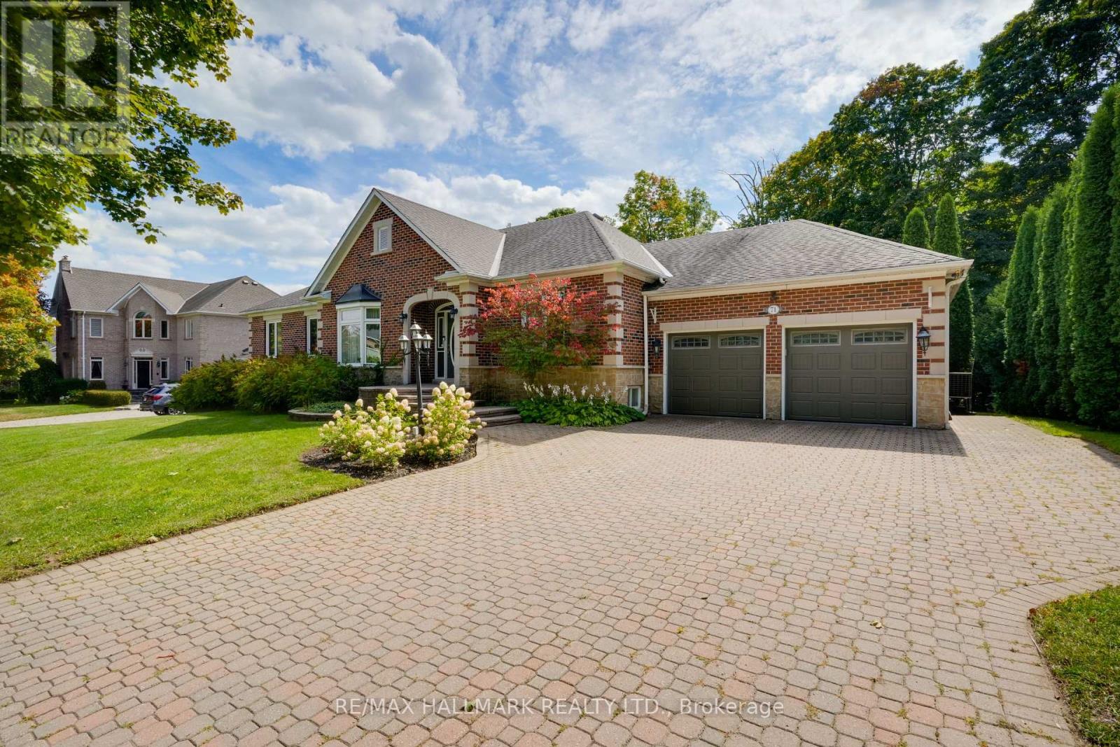 71 Willow Farm Lane, Aurora, Ontario  L4G 6K2 - Photo 2 - N12454812