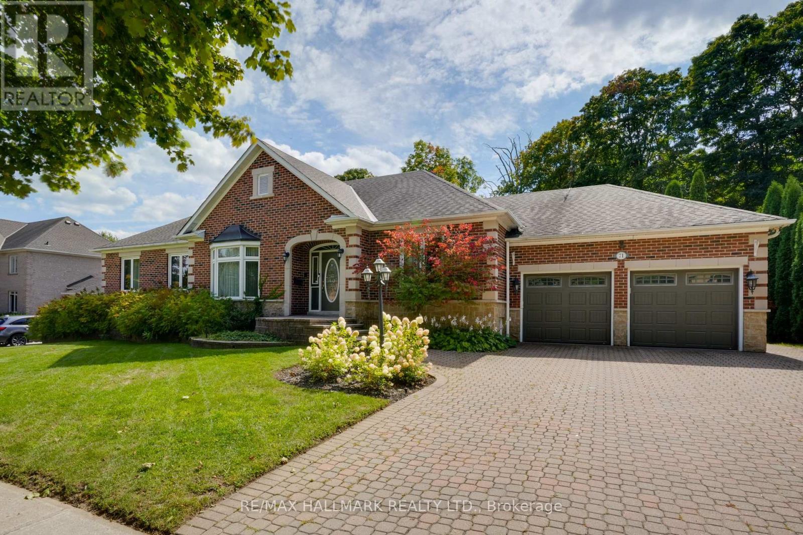 71 Willow Farm Lane, Aurora, Ontario  L4G 6K2 - Photo 3 - N12454812