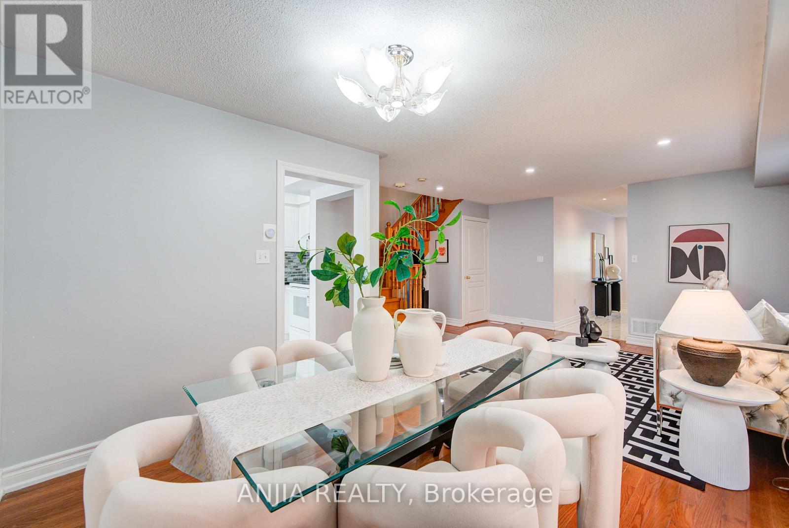 111 Viscount Drive, Markham, Ontario  L6C 2P3 - Photo 13 - N12454813