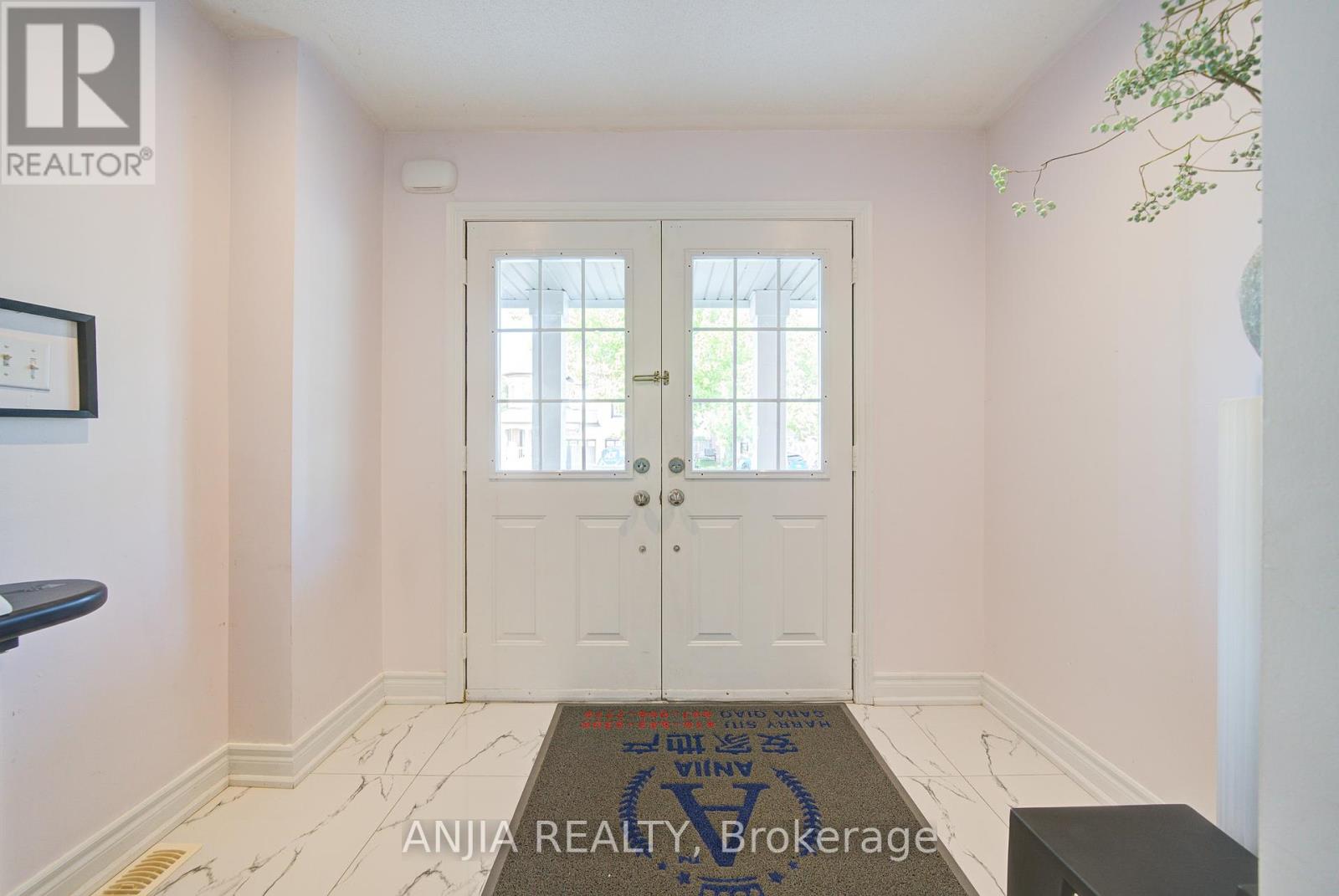 111 Viscount Drive, Markham, Ontario  L6C 2P3 - Photo 4 - N12454813
