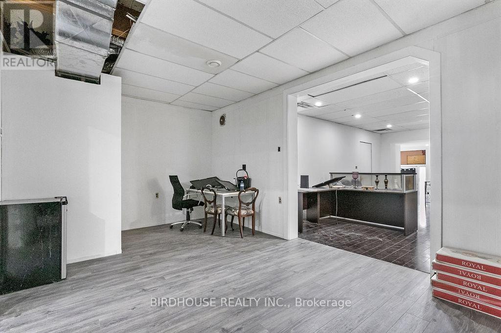 60 Lindsay Street S, Kawartha Lakes, Ontario  K9V 2M2 - Photo 10 - X12454944