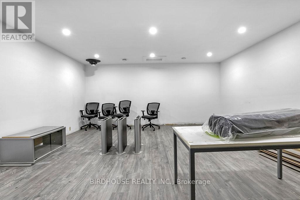 60 Lindsay Street S, Kawartha Lakes, Ontario  K9V 2M2 - Photo 12 - X12454944