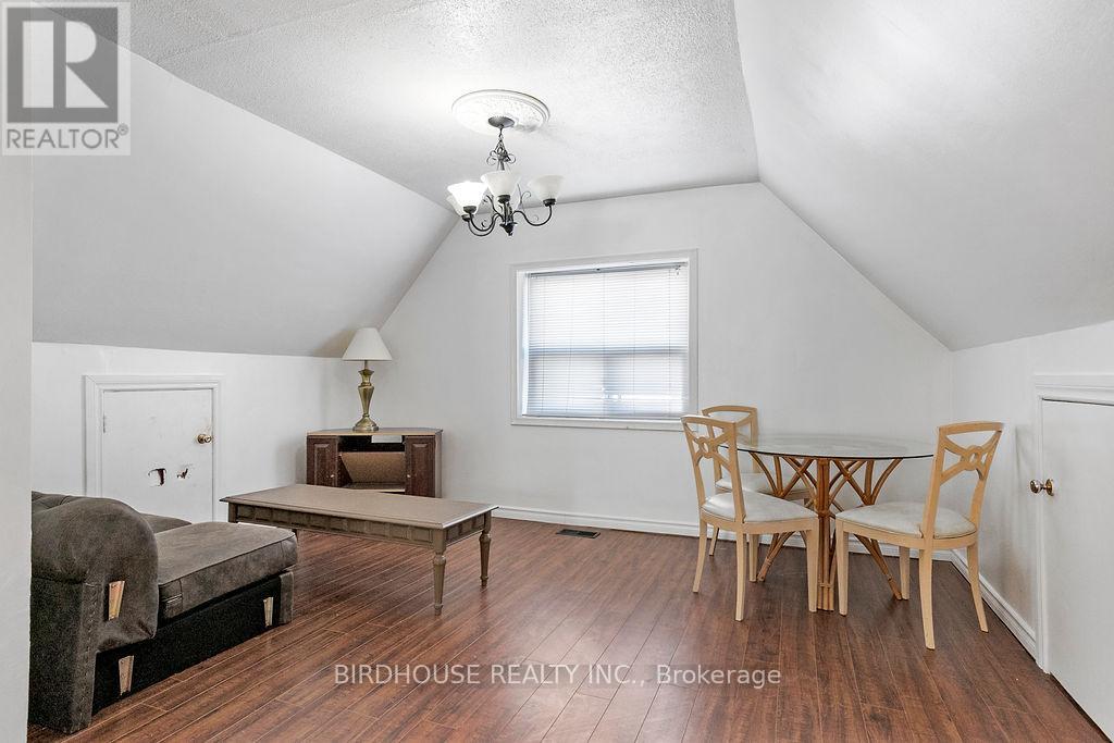 60 Lindsay Street S, Kawartha Lakes, Ontario  K9V 2M2 - Photo 15 - X12454944