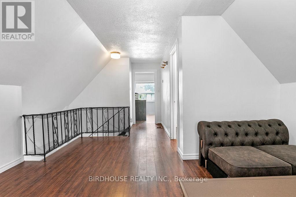 60 Lindsay Street S, Kawartha Lakes, Ontario  K9V 2M2 - Photo 16 - X12454944