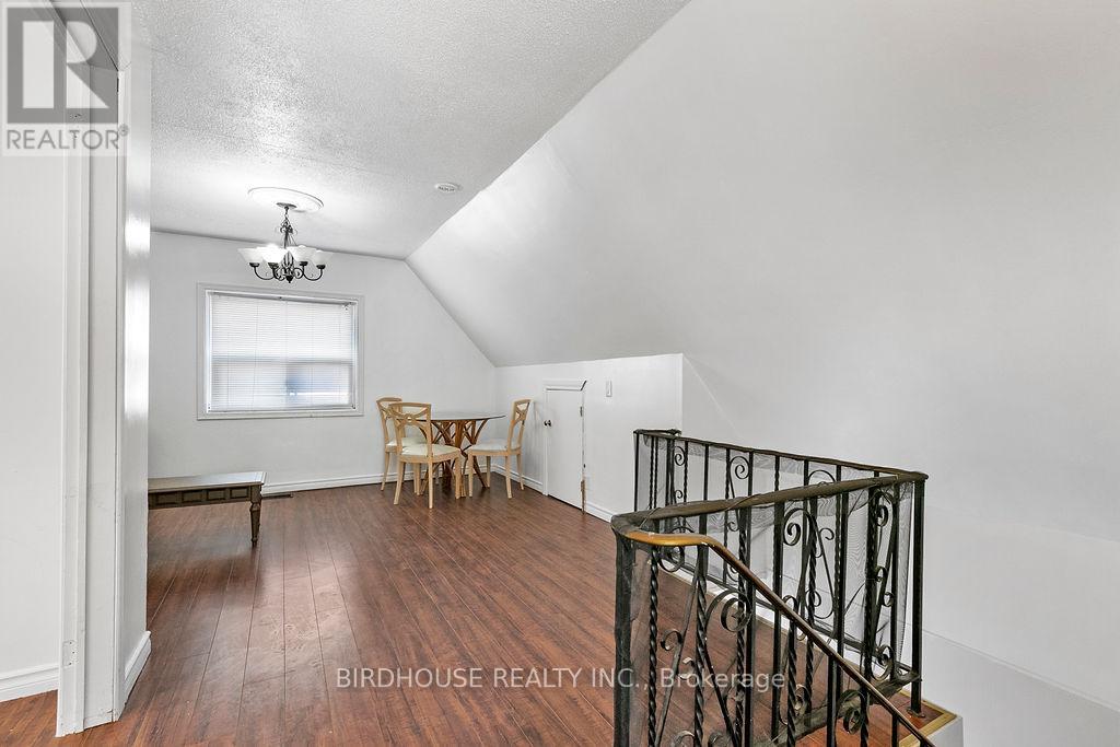 60 Lindsay Street S, Kawartha Lakes, Ontario  K9V 2M2 - Photo 18 - X12454944