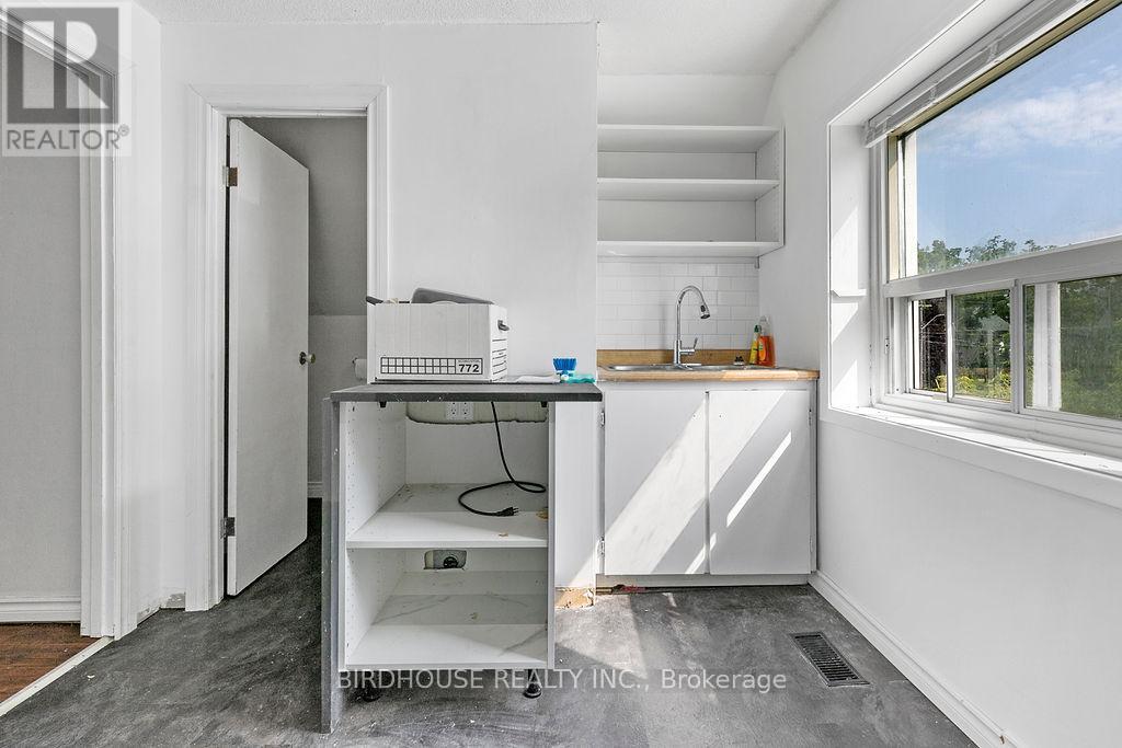 60 Lindsay Street S, Kawartha Lakes, Ontario  K9V 2M2 - Photo 20 - X12454944