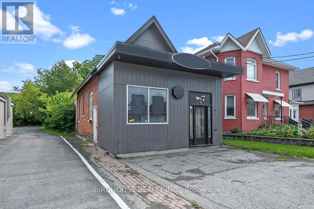 60 Lindsay Street S, Kawartha Lakes, Ontario  K9V 2M2 - Photo 3 - X12454944