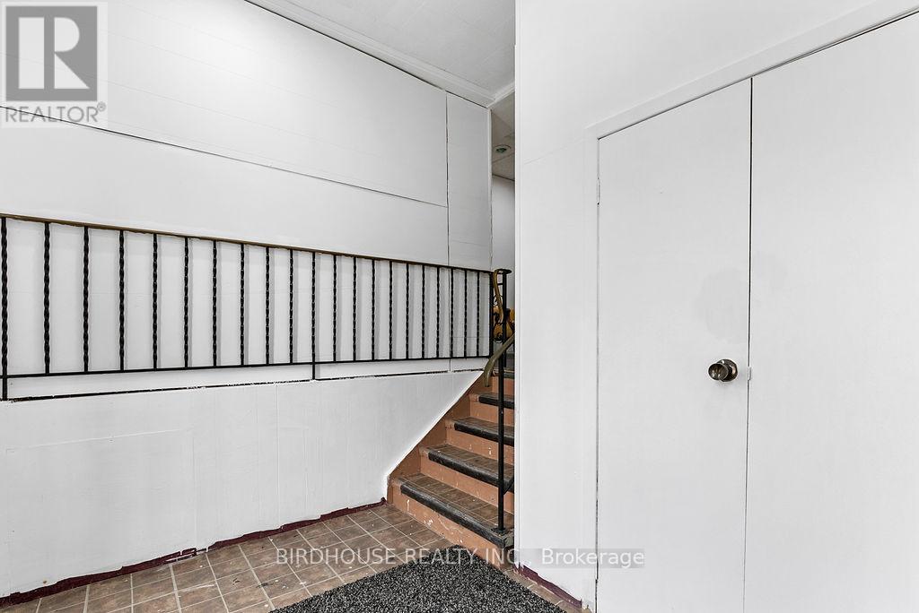 60 Lindsay Street S, Kawartha Lakes, Ontario  K9V 2M2 - Photo 5 - X12454944