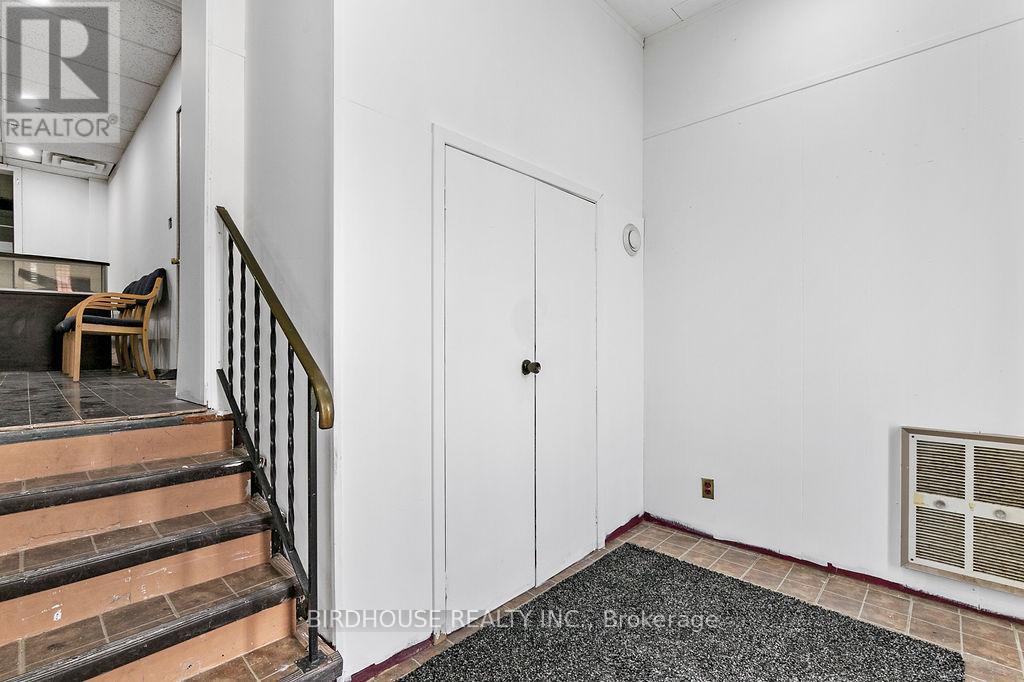 60 Lindsay Street S, Kawartha Lakes, Ontario  K9V 2M2 - Photo 6 - X12454944