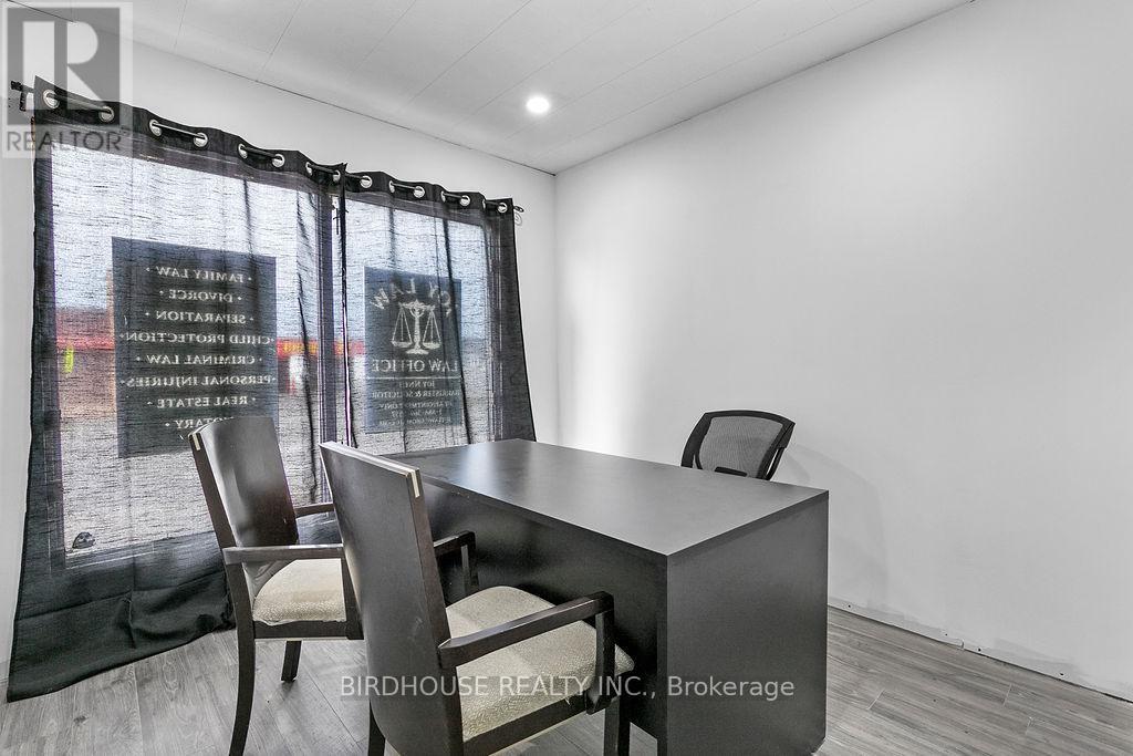 60 Lindsay Street S, Kawartha Lakes, Ontario  K9V 2M2 - Photo 8 - X12454944