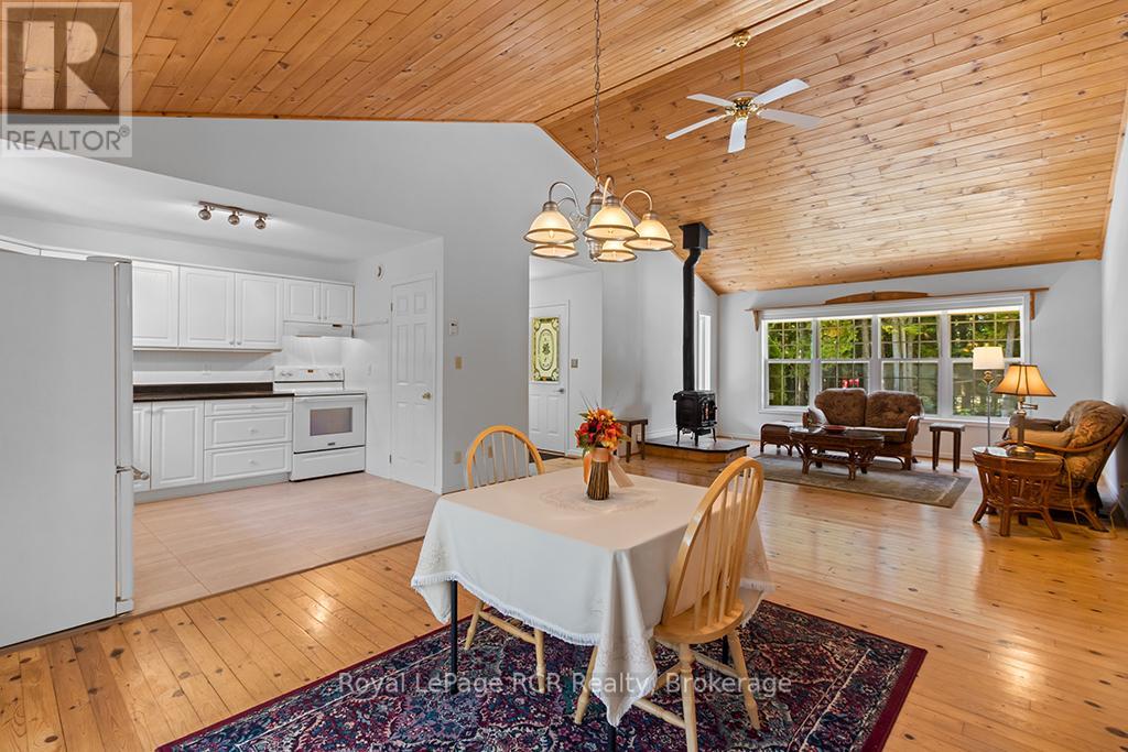 83 Lakewood Country Lane, Northern Bruce Peninsula, Ontario  N0H 1W0 - Photo 17 - X12454928