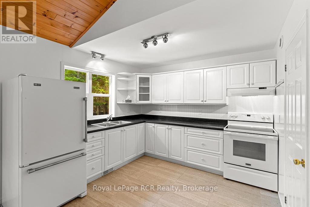 83 Lakewood Country Lane, Northern Bruce Peninsula, Ontario  N0H 1W0 - Photo 18 - X12454928