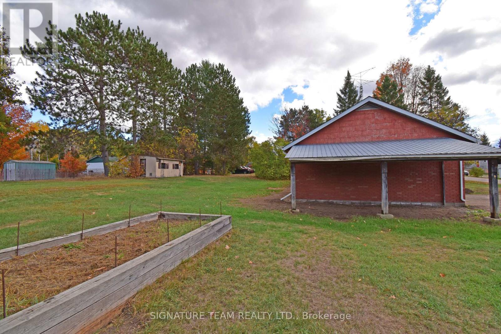 22 Elm Street, Killaloe, Ontario  K0J 2A0 - Photo 2 - X12199214