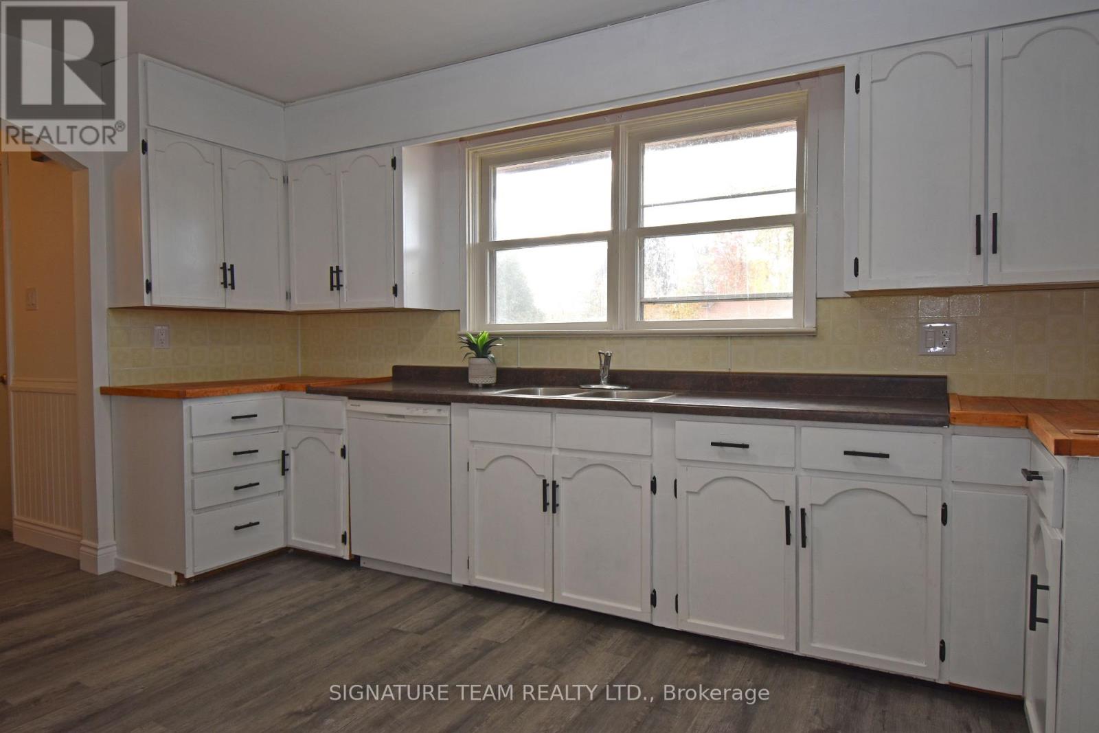 22 Elm Street, Killaloe, Ontario  K0J 2A0 - Photo 4 - X12199214