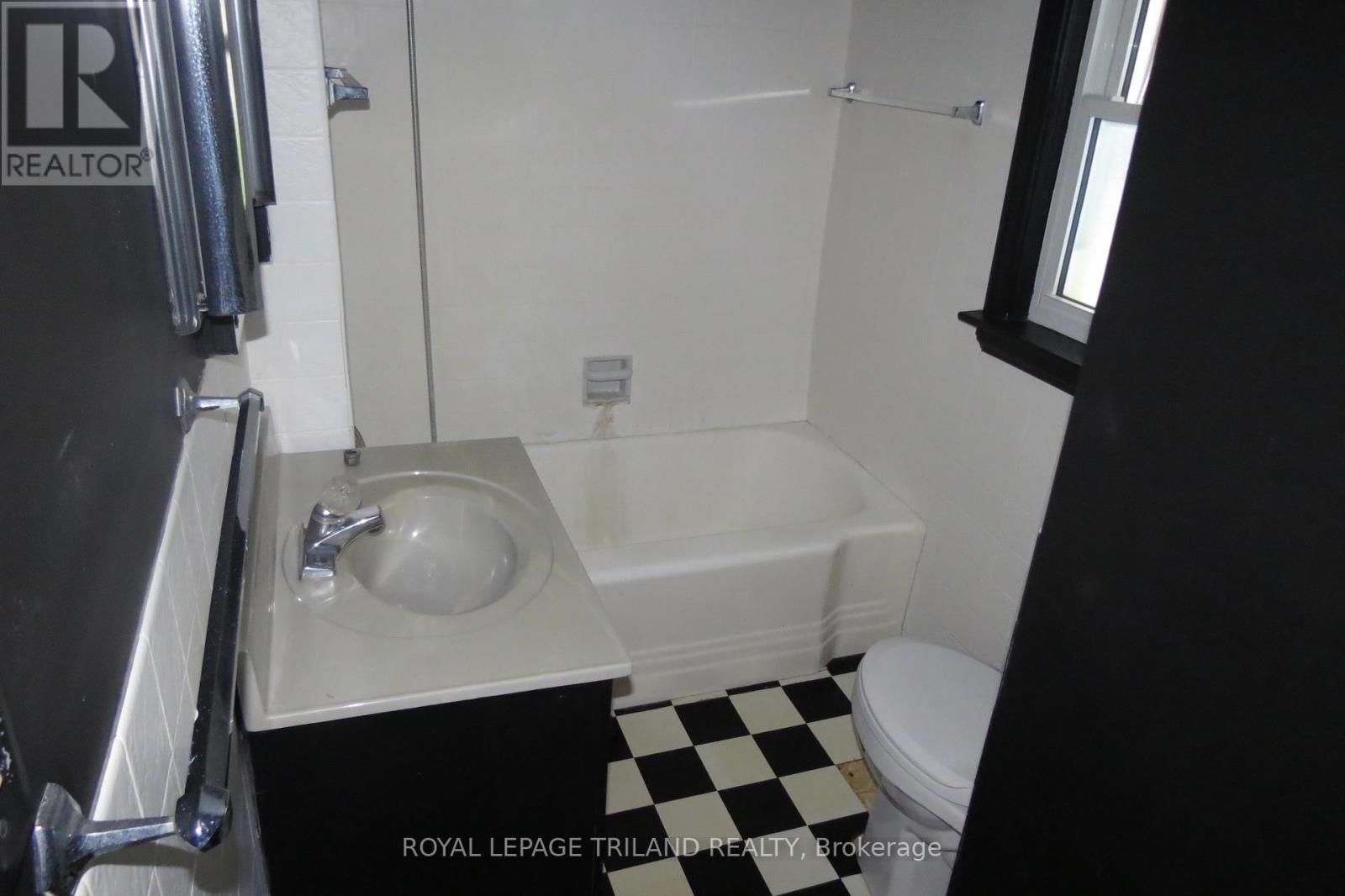 4493 Wonderland Road S, London South, Ontario  N6P 1G5 - Photo 32 - X12454865