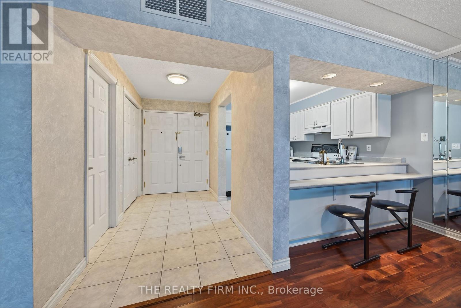 604 - 9 Pine Street, Lambton Shores, Ontario  N0M 1T0 - Photo 10 - X12454925