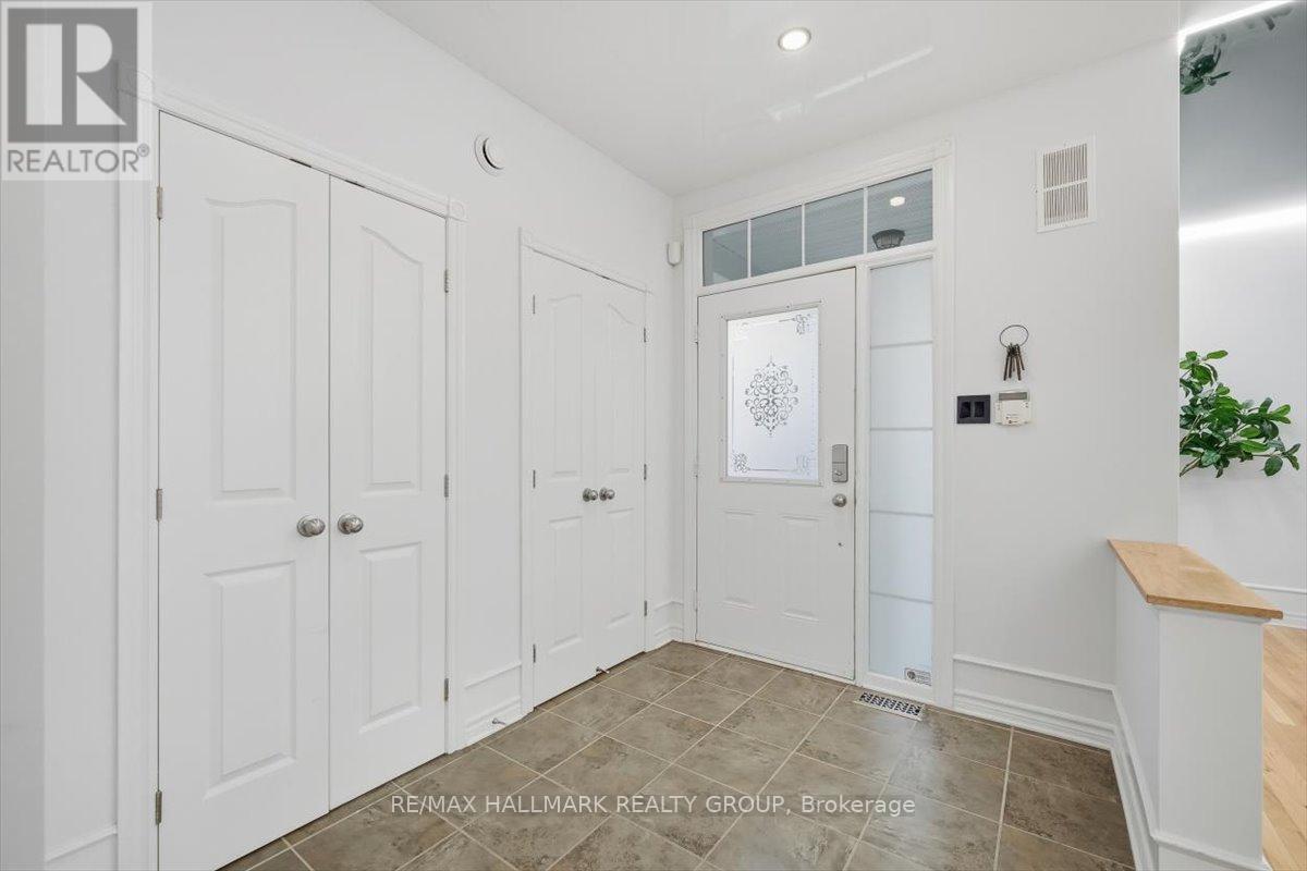 930 Scala Avenue, Ottawa, Ontario  K4A 5E1 - Photo 3 - X12454959