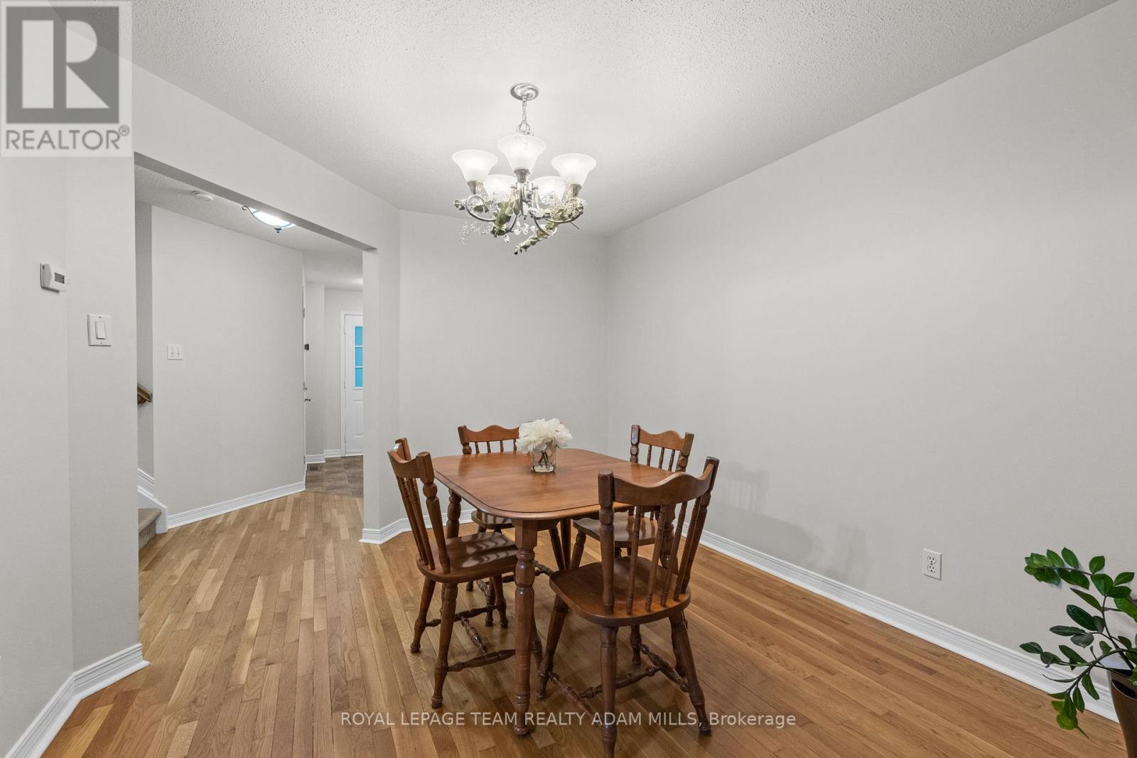 194 Blackdome Crescent, Ottawa, Ontario  K2T 1A6 - Photo 10 - X12454984
