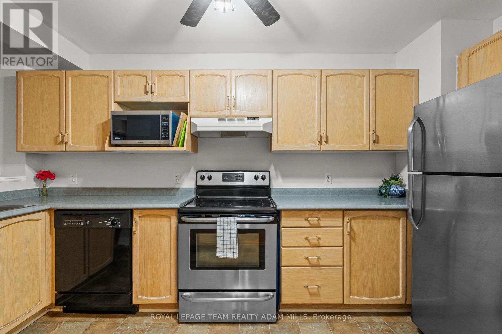 194 Blackdome Crescent, Ottawa, Ontario  K2T 1A6 - Photo 16 - X12454984