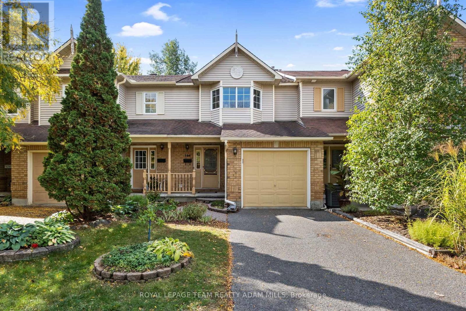 194 Blackdome Crescent, Ottawa, Ontario  K2T 1A6 - Photo 2 - X12454984