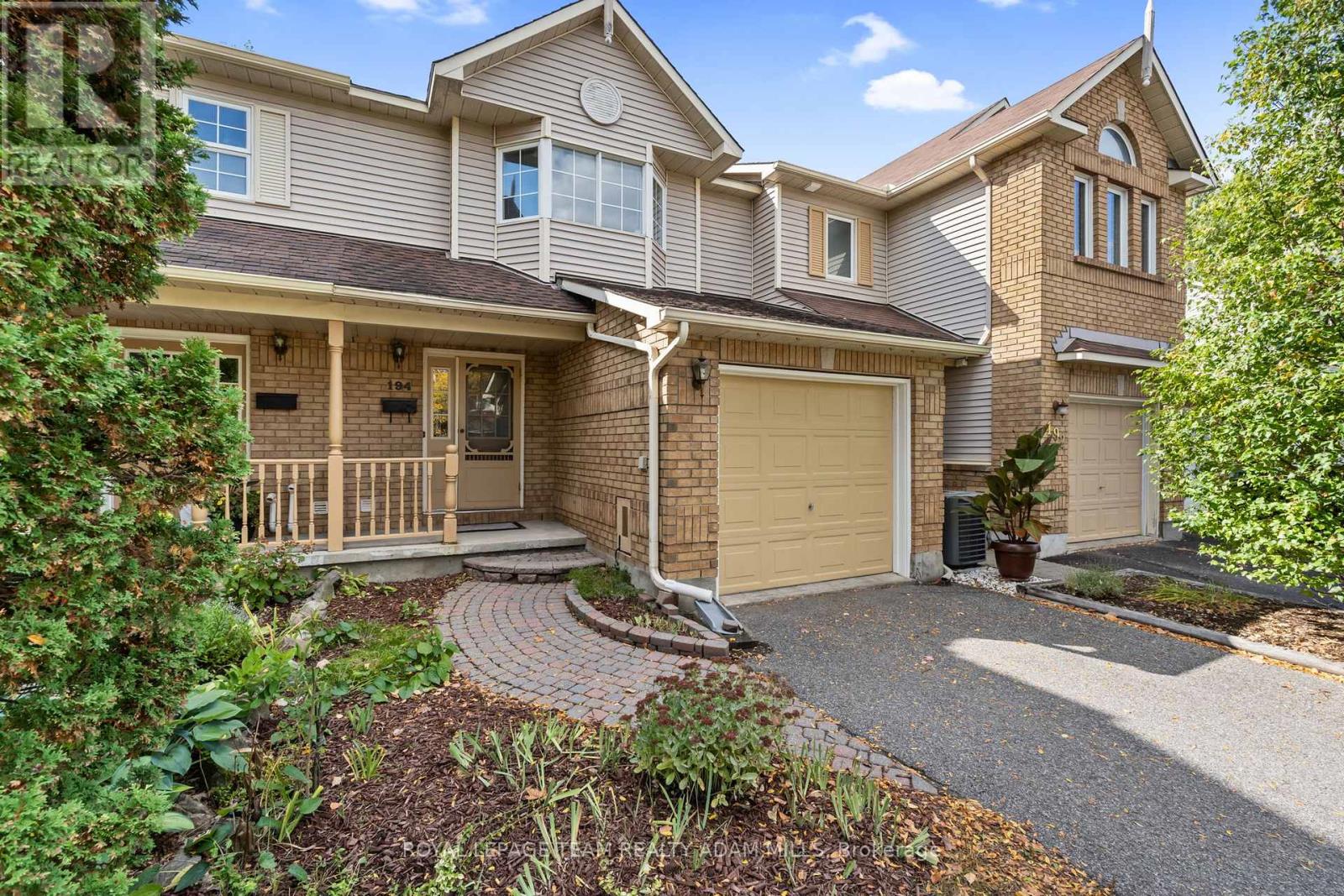 194 Blackdome Crescent, Ottawa, Ontario  K2T 1A6 - Photo 3 - X12454984