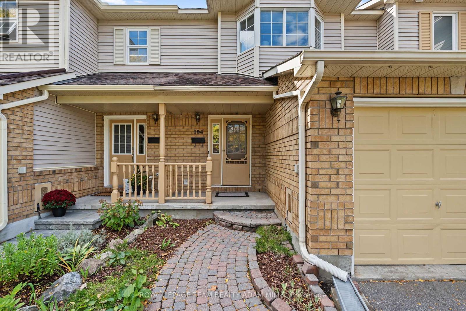 194 Blackdome Crescent, Ottawa, Ontario  K2T 1A6 - Photo 4 - X12454984