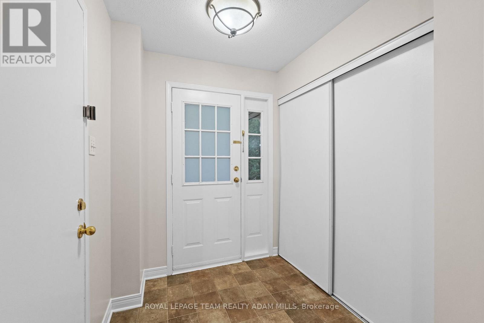 194 Blackdome Crescent, Ottawa, Ontario  K2T 1A6 - Photo 5 - X12454984