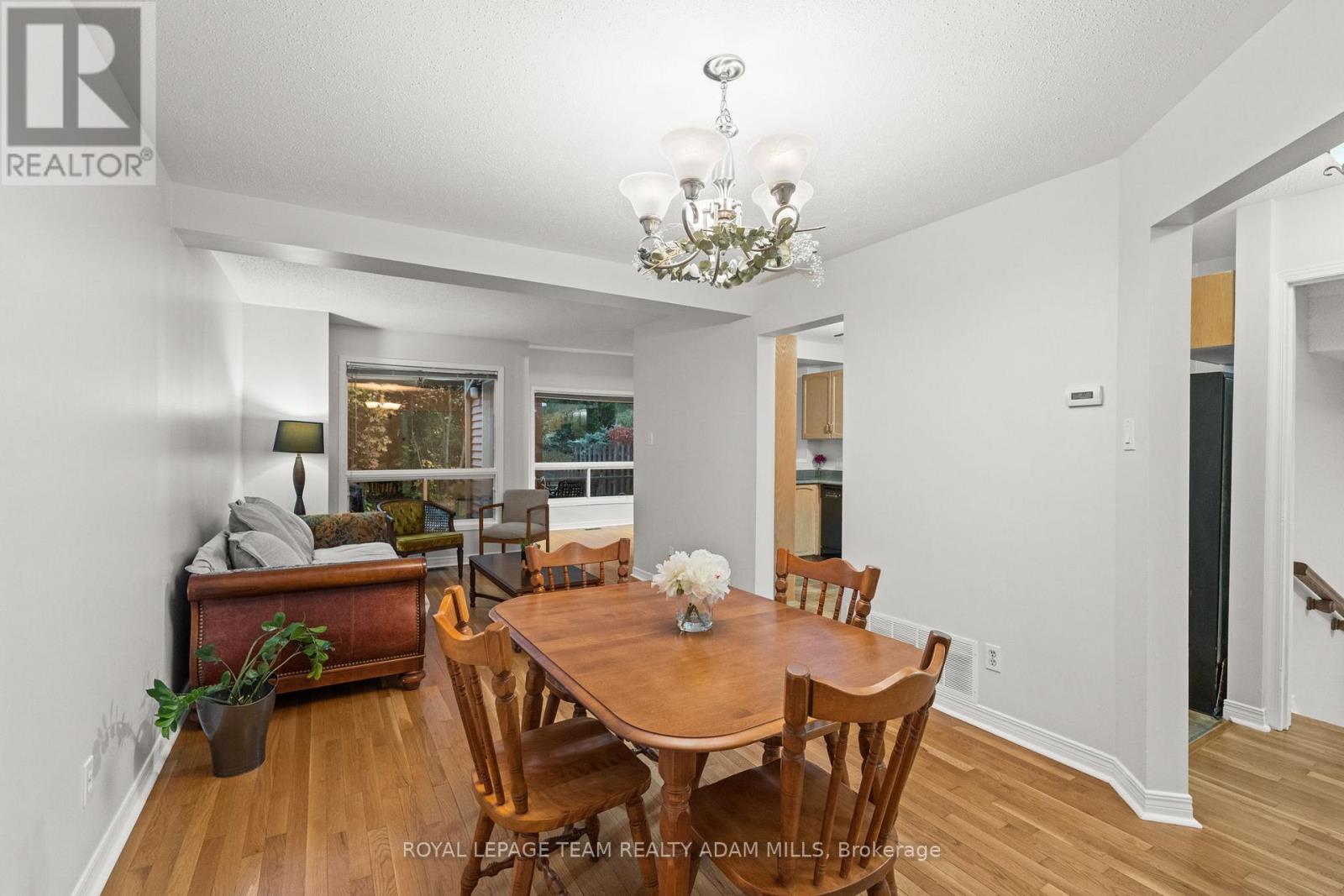 194 Blackdome Crescent, Ottawa, Ontario  K2T 1A6 - Photo 9 - X12454984