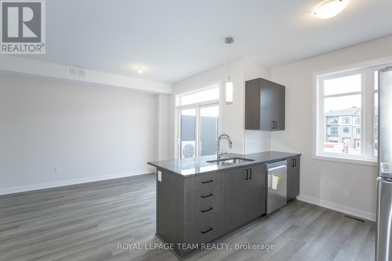 206 Tussock Private, Ottawa, Ontario  K1X 0G7 - Photo 13 - X12455005