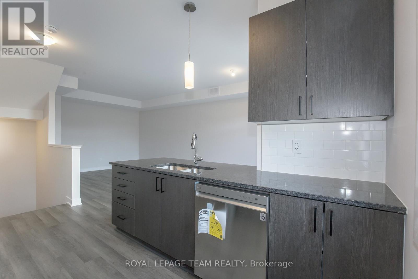 206 Tussock Private, Ottawa, Ontario  K1X 0G7 - Photo 16 - X12455005