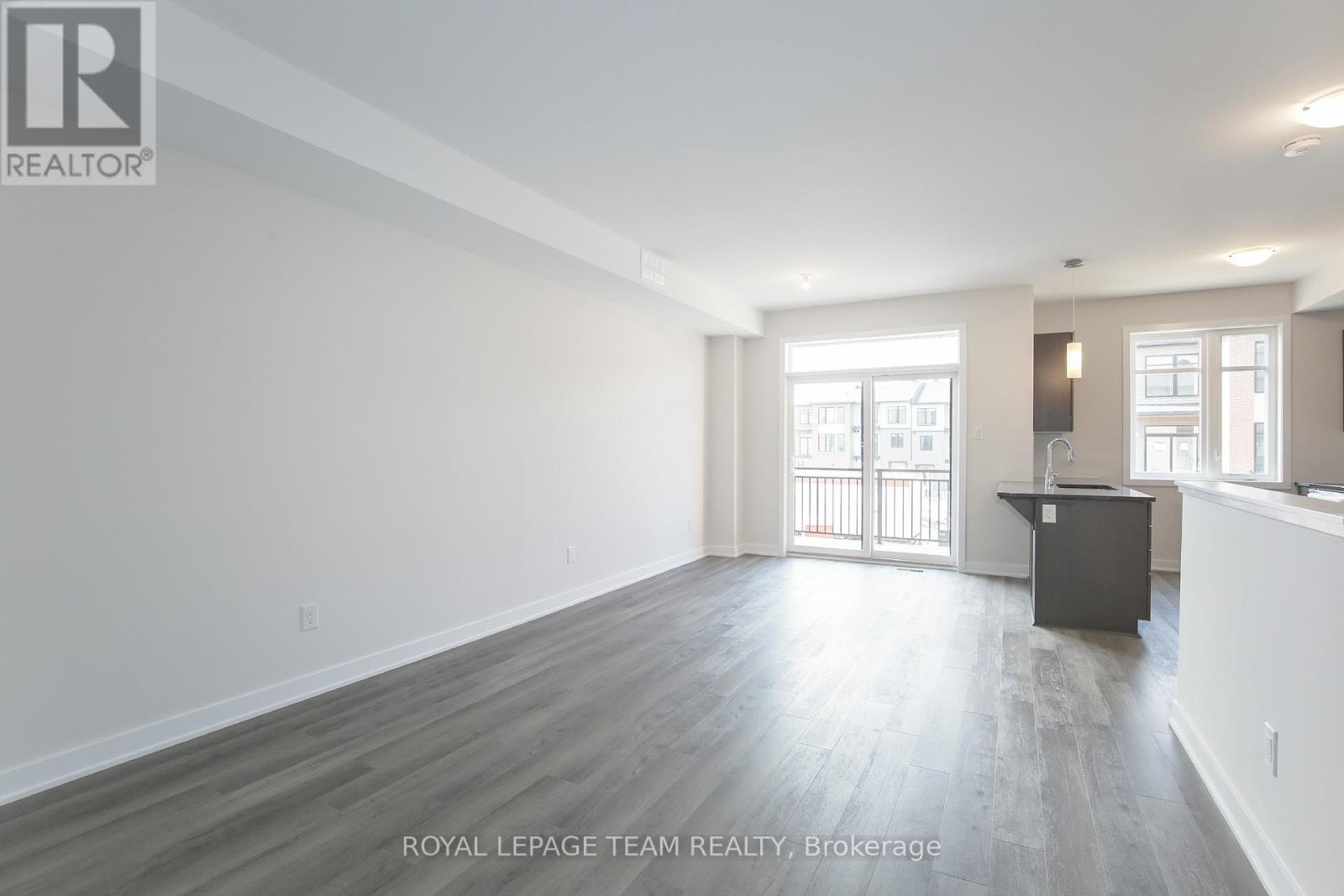 206 Tussock Private, Ottawa, Ontario  K1X 0G7 - Photo 6 - X12455005