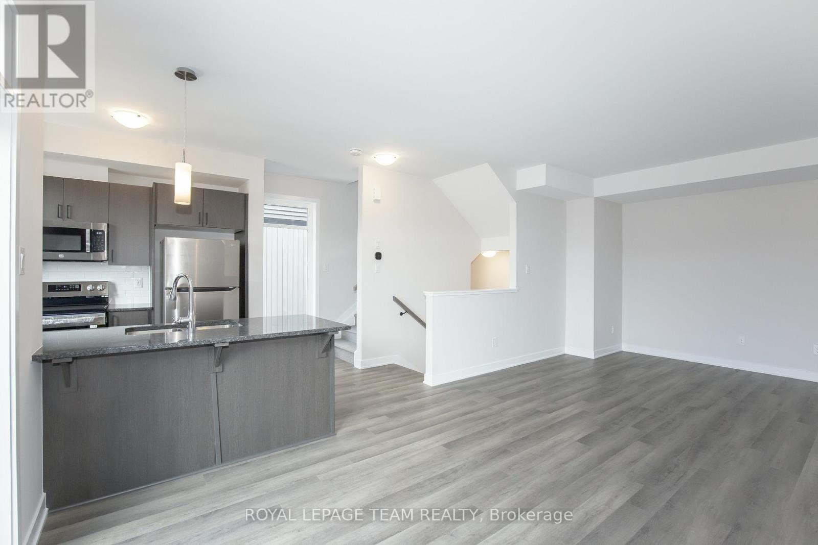 206 Tussock Private, Ottawa, Ontario  K1X 0G7 - Photo 7 - X12455005