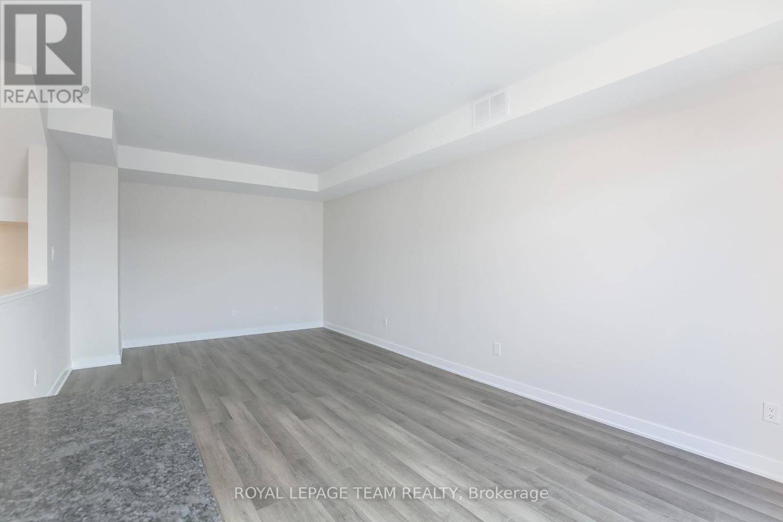 206 Tussock Private, Ottawa, Ontario  K1X 0G7 - Photo 8 - X12455005
