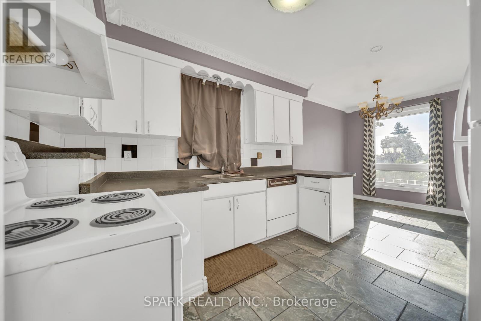 Upper - 16 Horwood Drive, Brampton, Ontario  L6X 2B8 - Photo 11 - W12454805