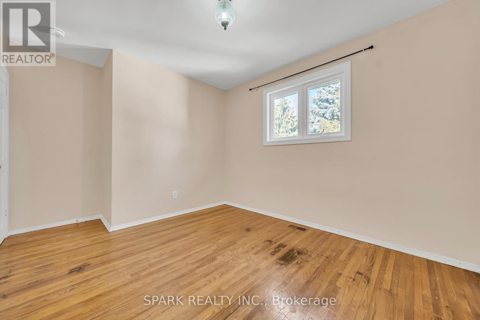 Upper - 16 Horwood Drive, Brampton, Ontario  L6X 2B8 - Photo 12 - W12454805