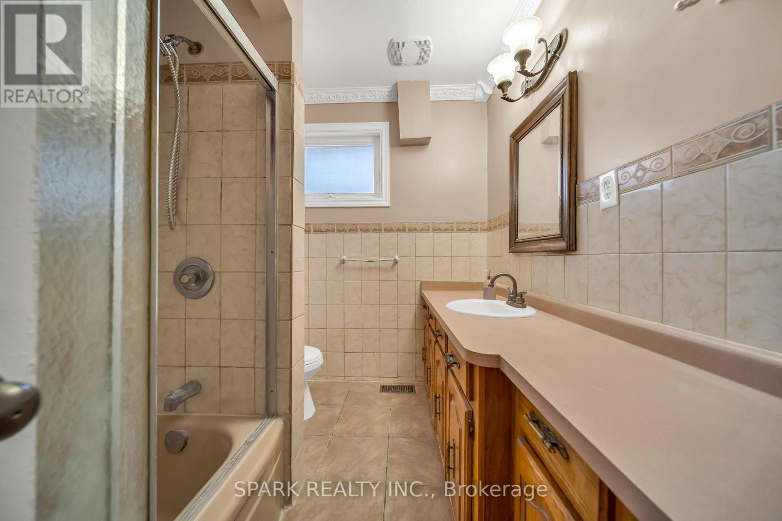 Upper - 16 Horwood Drive, Brampton, Ontario  L6X 2B8 - Photo 13 - W12454805