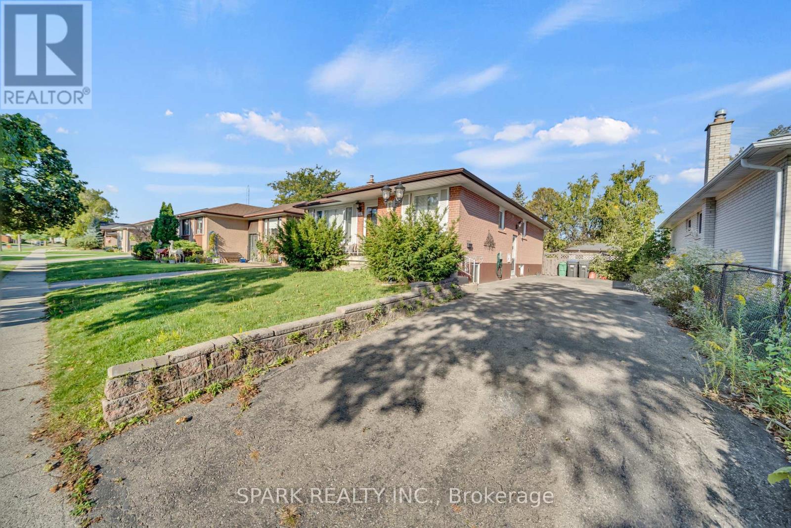 Upper - 16 Horwood Drive, Brampton, Ontario  L6X 2B8 - Photo 2 - W12454805