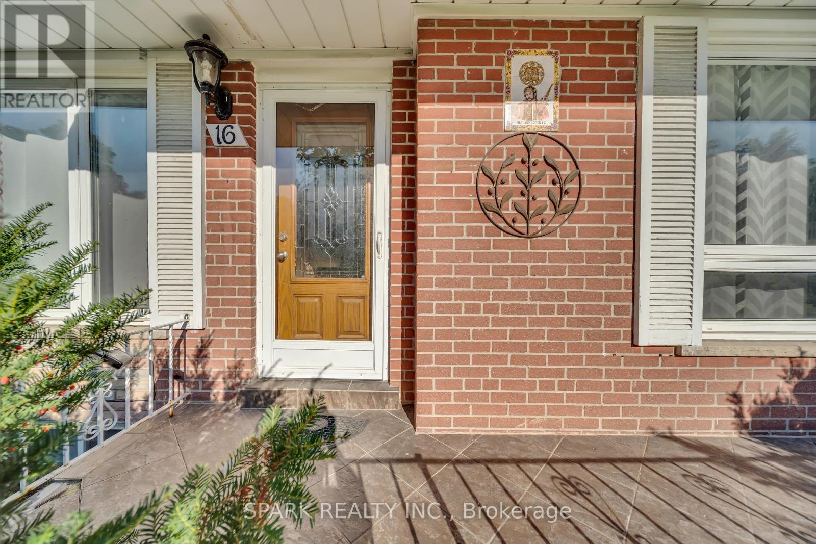 Upper - 16 Horwood Drive, Brampton, Ontario  L6X 2B8 - Photo 3 - W12454805