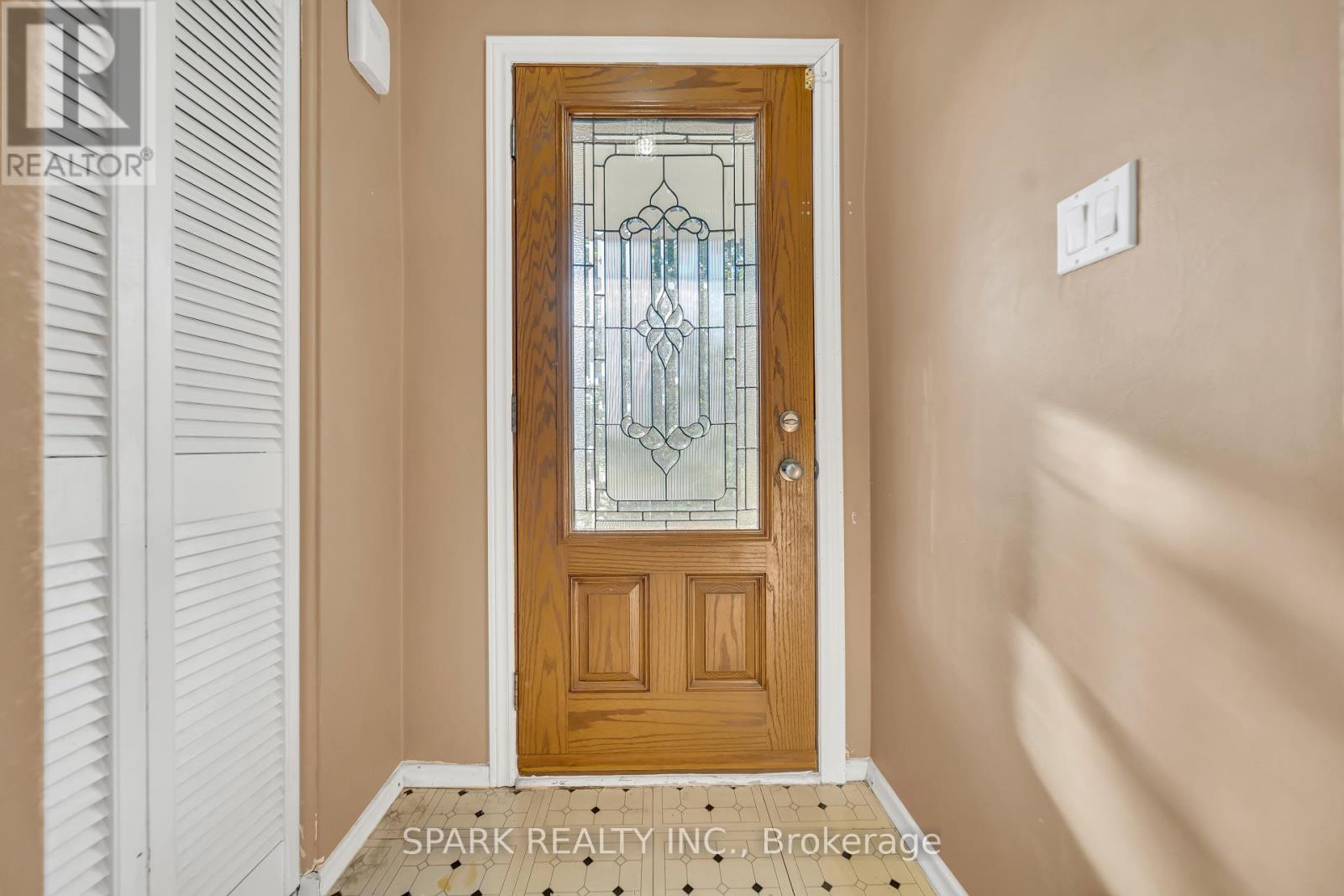 Upper - 16 Horwood Drive, Brampton, Ontario  L6X 2B8 - Photo 4 - W12454805