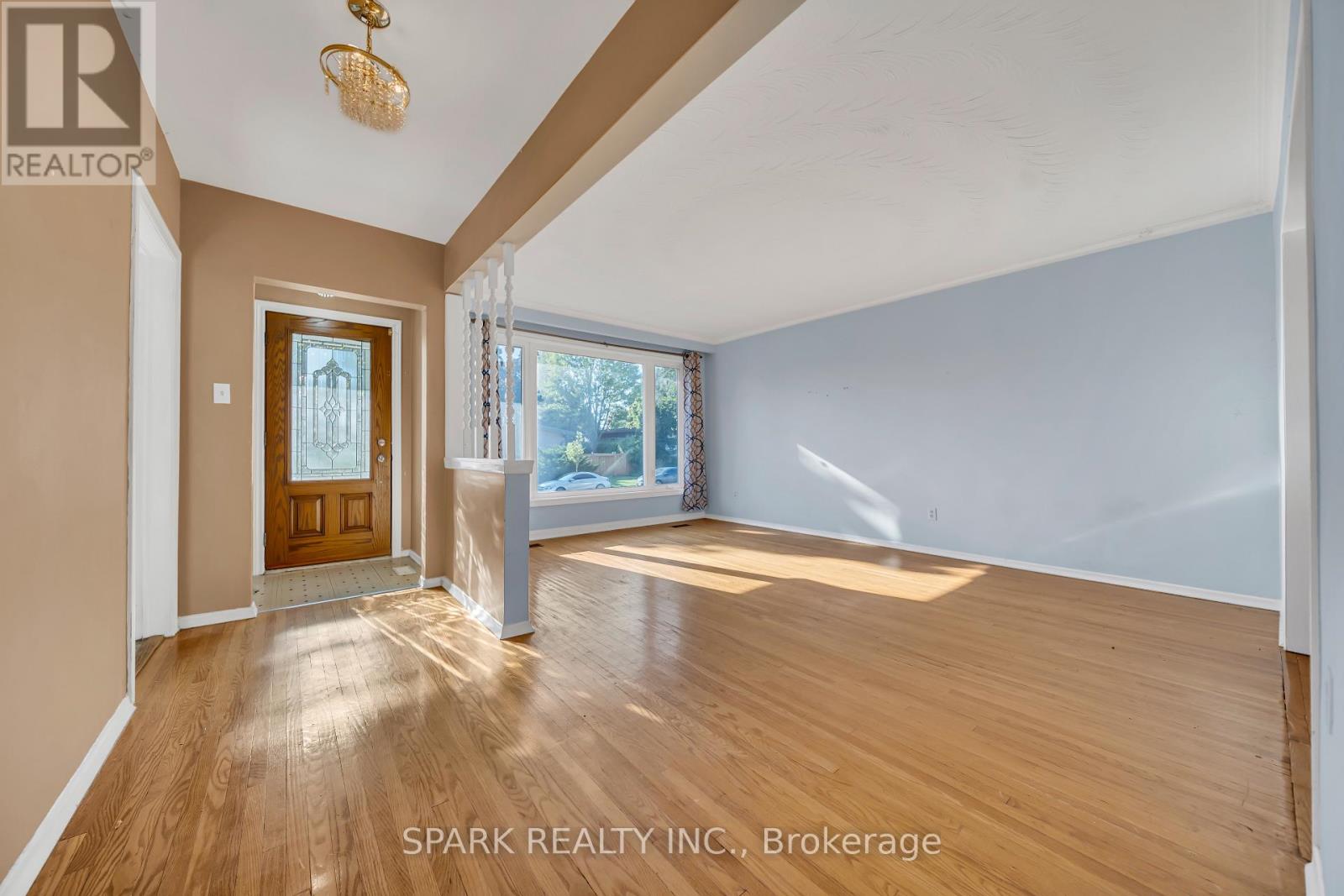 Upper - 16 Horwood Drive, Brampton, Ontario  L6X 2B8 - Photo 5 - W12454805