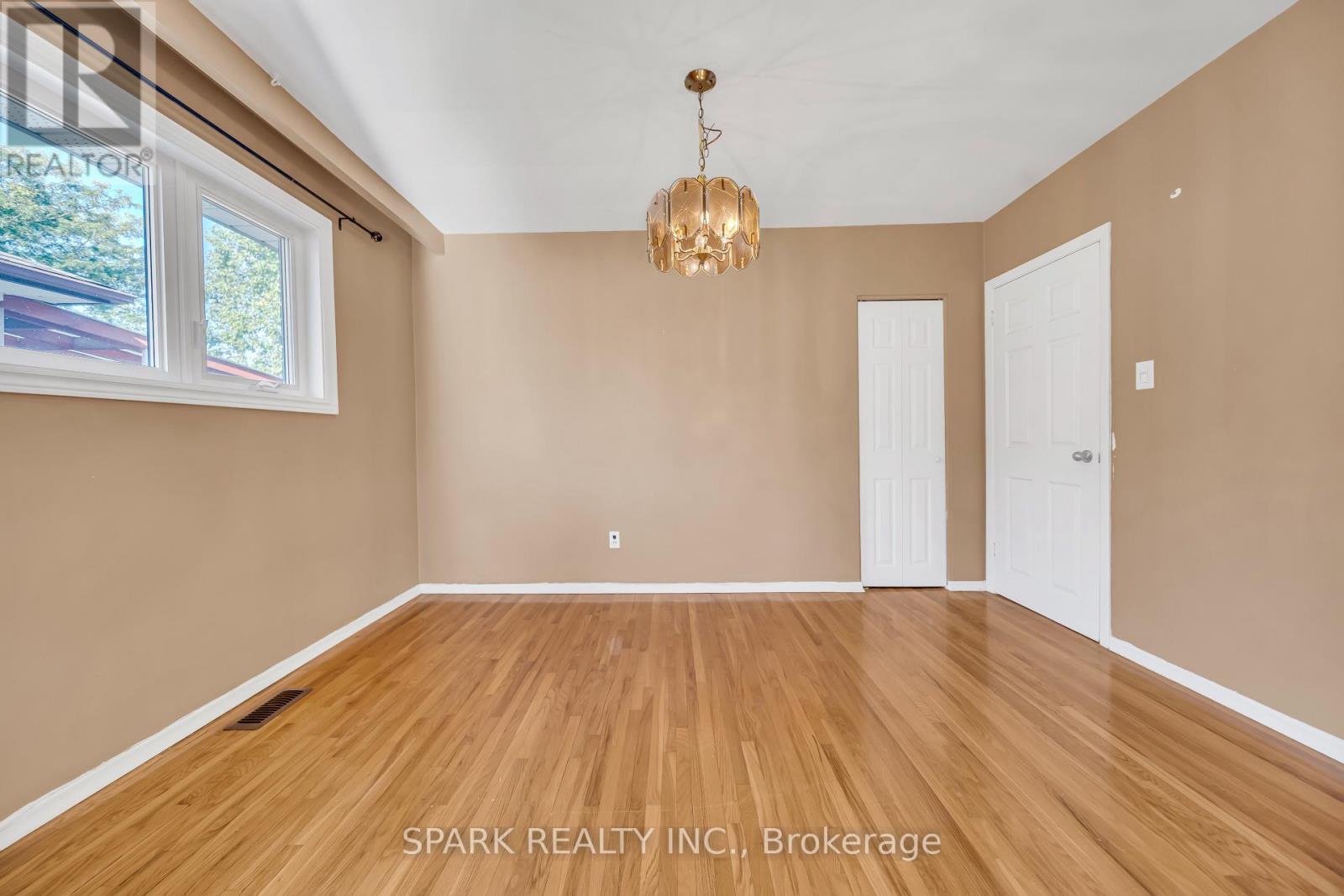 Upper - 16 Horwood Drive, Brampton, Ontario  L6X 2B8 - Photo 8 - W12454805