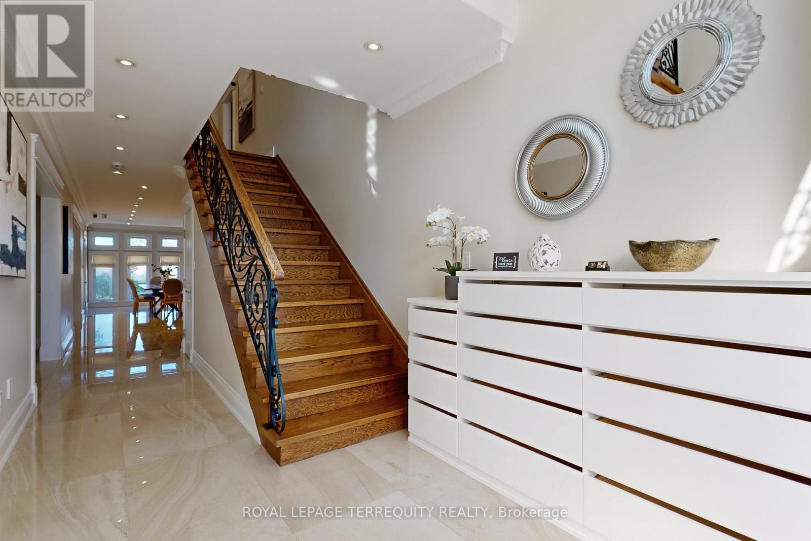 12 Highland Hill, Toronto, Ontario  M6A 2P8 - Photo 18 - W12454830