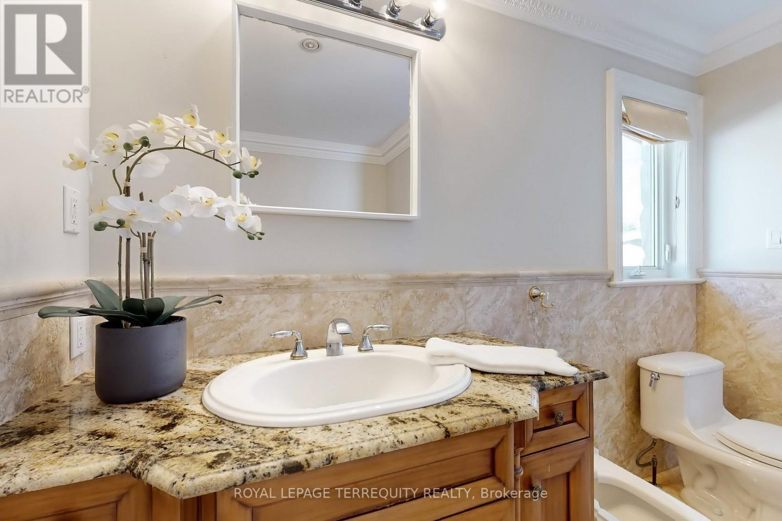 12 Highland Hill, Toronto, Ontario  M6A 2P8 - Photo 25 - W12454830