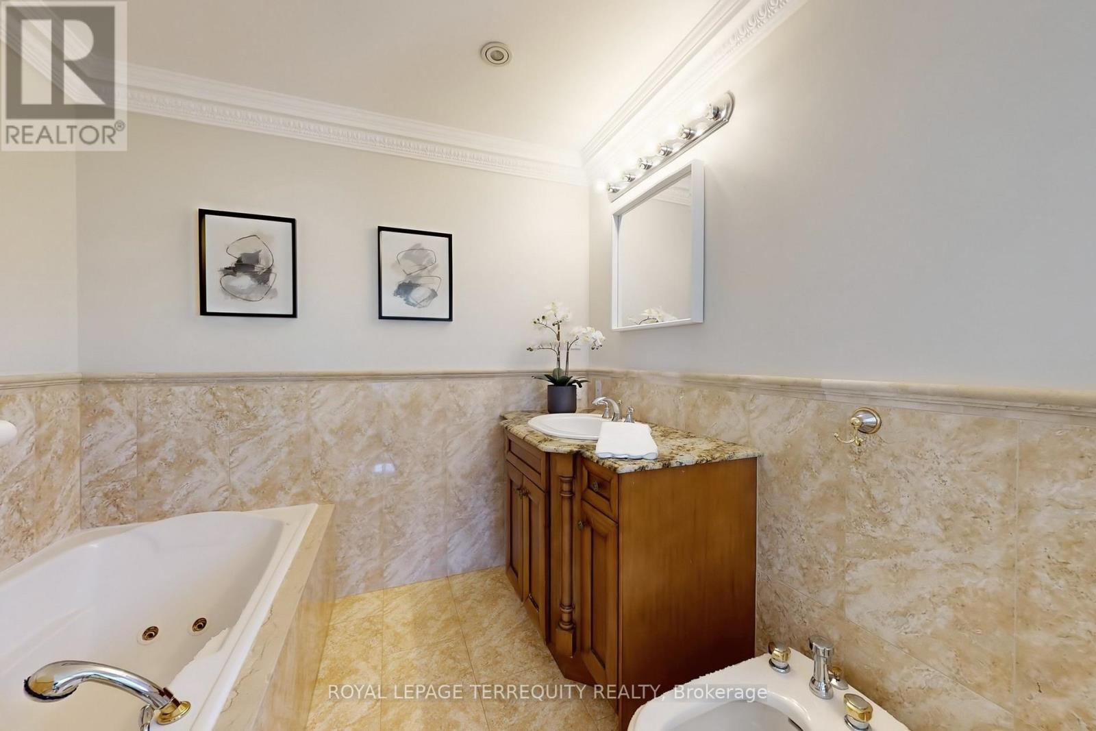 12 Highland Hill, Toronto, Ontario  M6A 2P8 - Photo 26 - W12454830