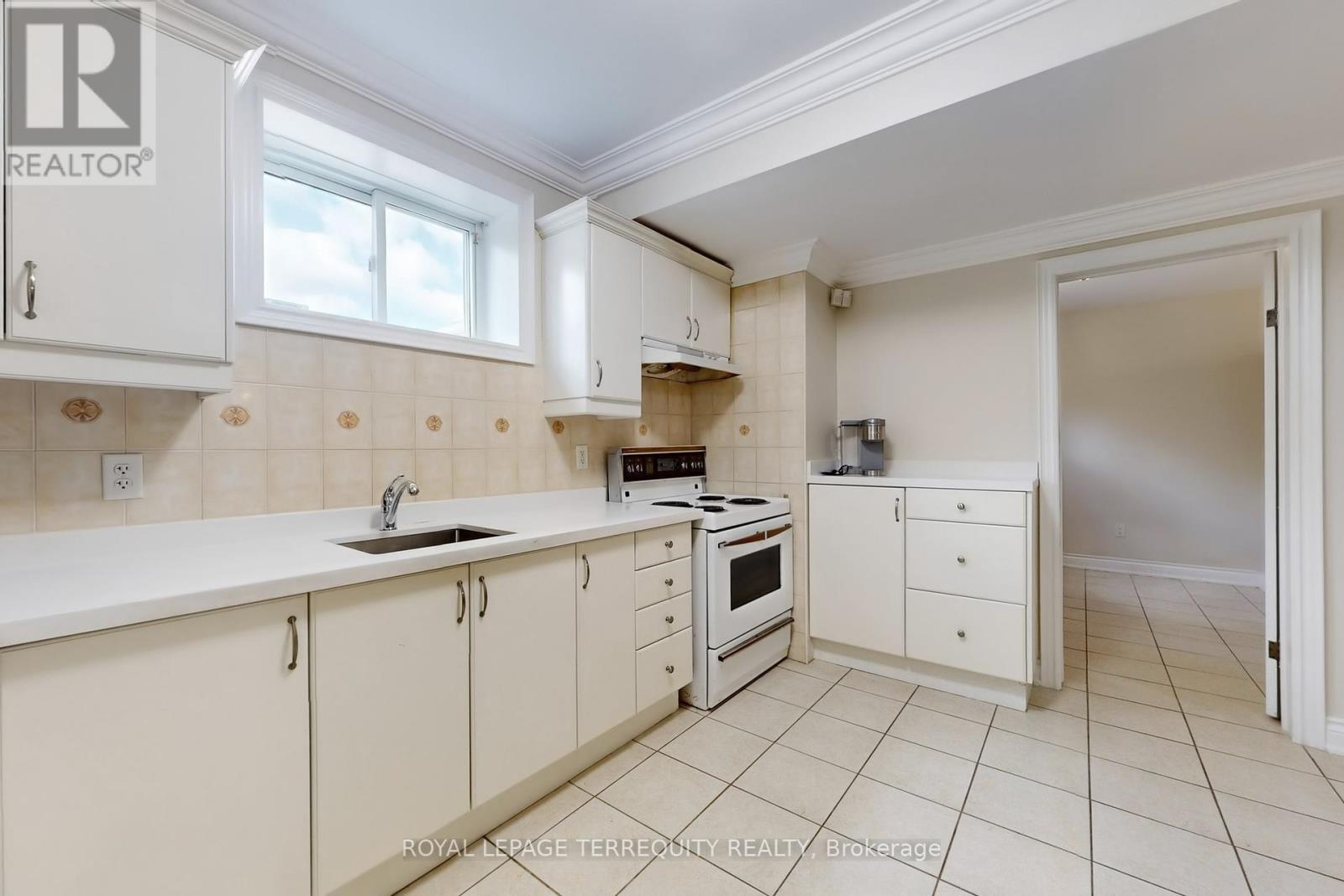 12 Highland Hill, Toronto, Ontario  M6A 2P8 - Photo 42 - W12454830
