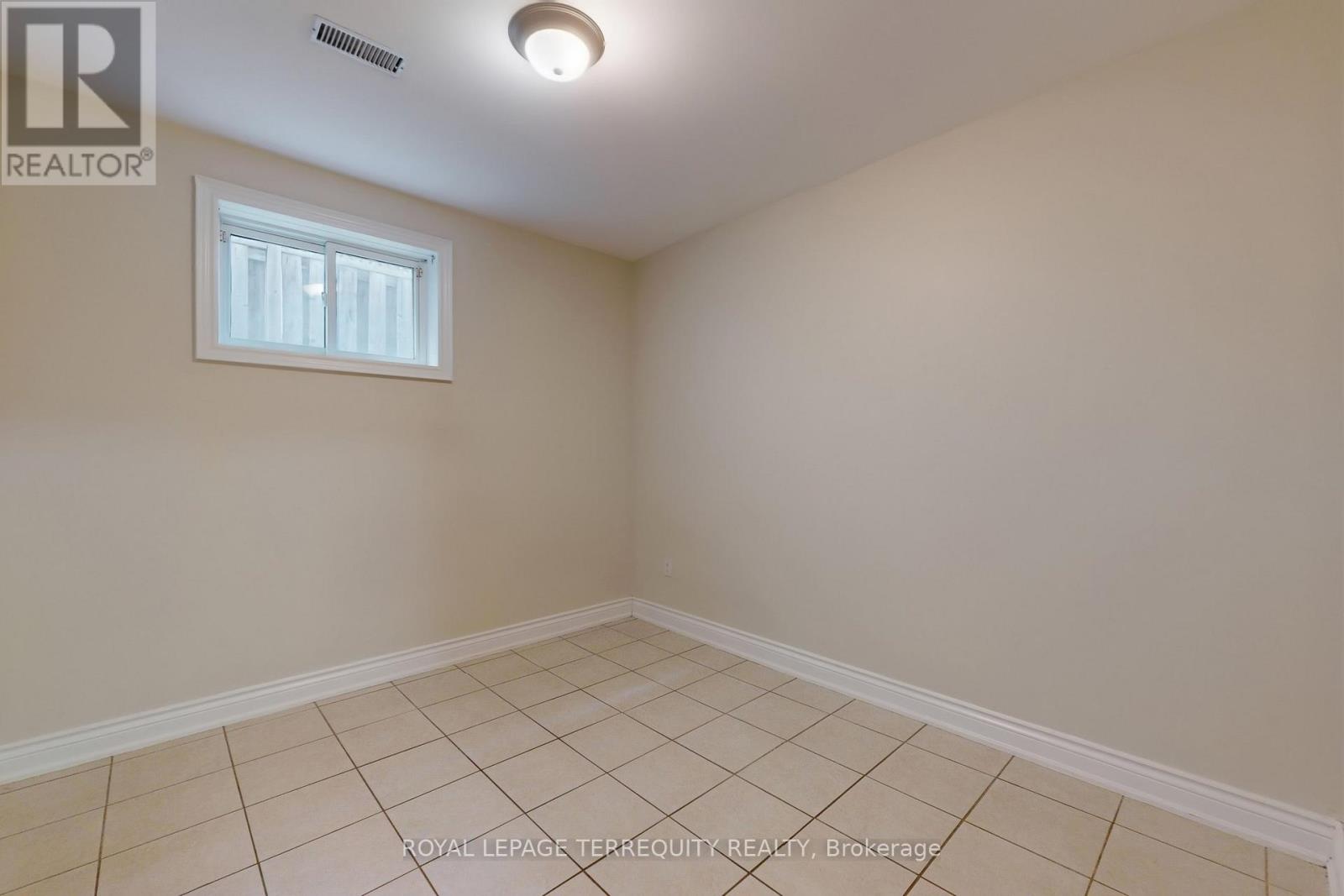 12 Highland Hill, Toronto, Ontario  M6A 2P8 - Photo 44 - W12454830