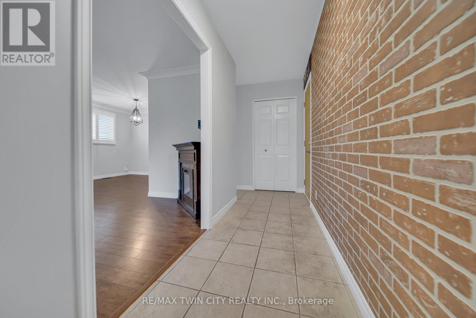 88 Glen Lake Crescent, Kitchener, Ontario  N2N 1C5 - Photo 2 - X12454809